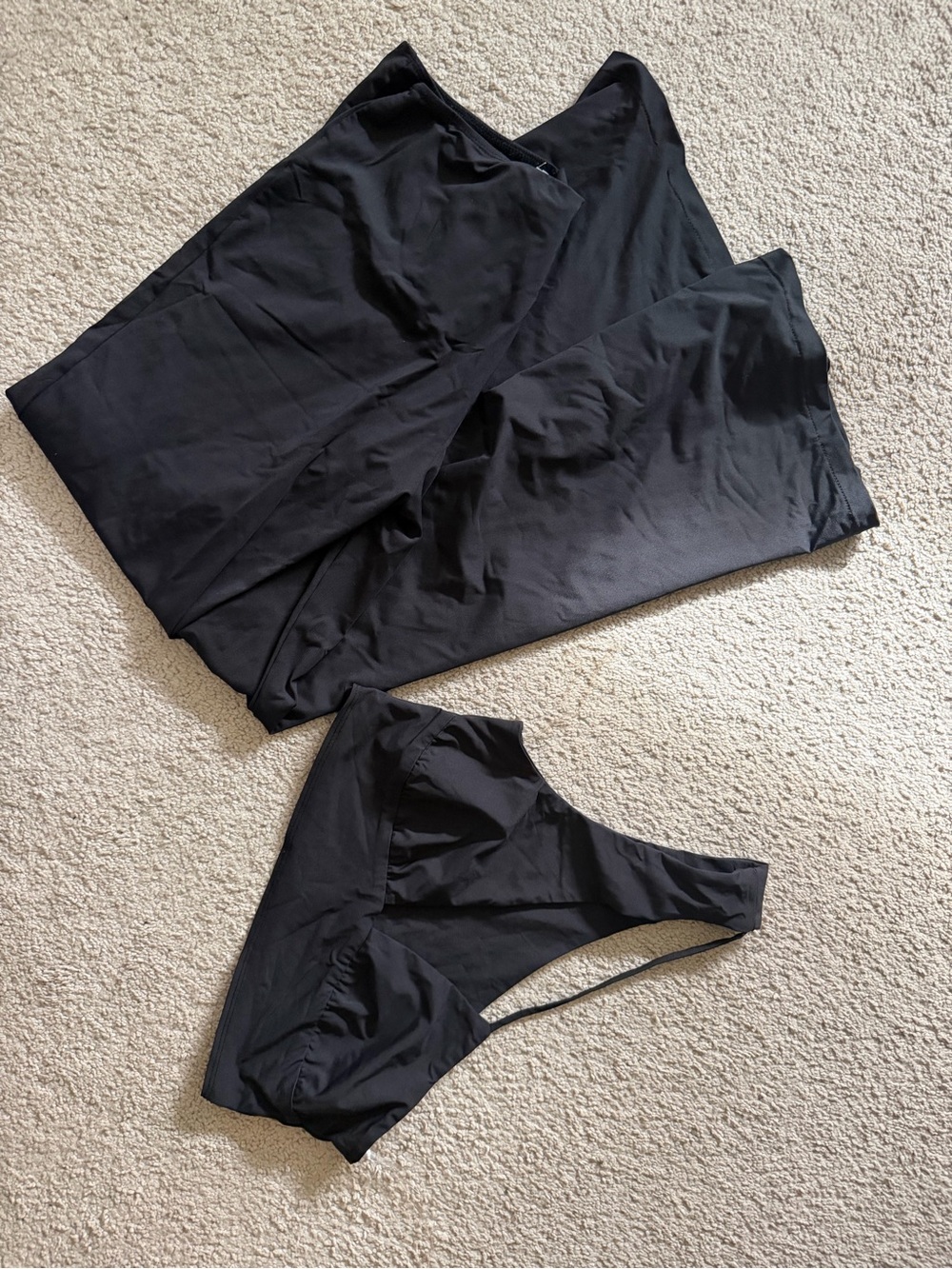 Revolve | 2pc - Picture 2 of 3